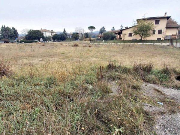 casa indipendente in vendita a Perugia in zona Parlesca