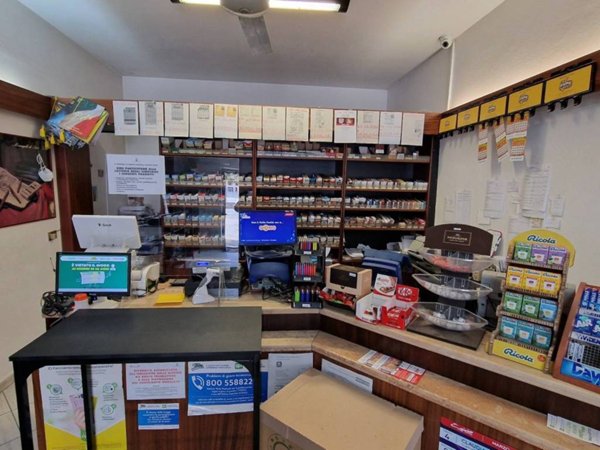 negozio in vendita a Perugia in zona Madonna Alta