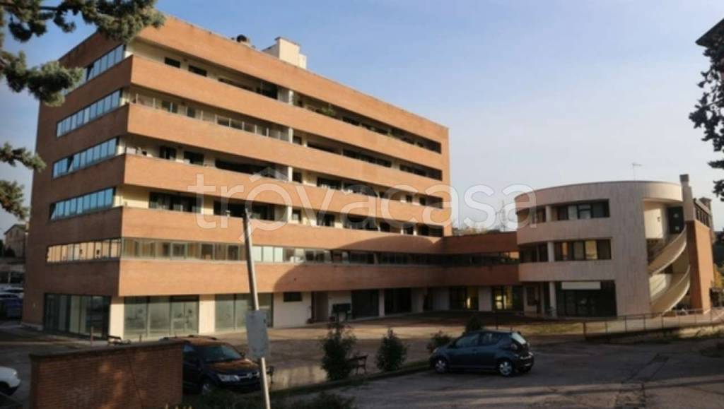 negozio in vendita a Perugia in zona Montebello