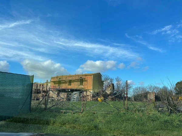 casale in vendita a Perugia in zona Castel del Piano