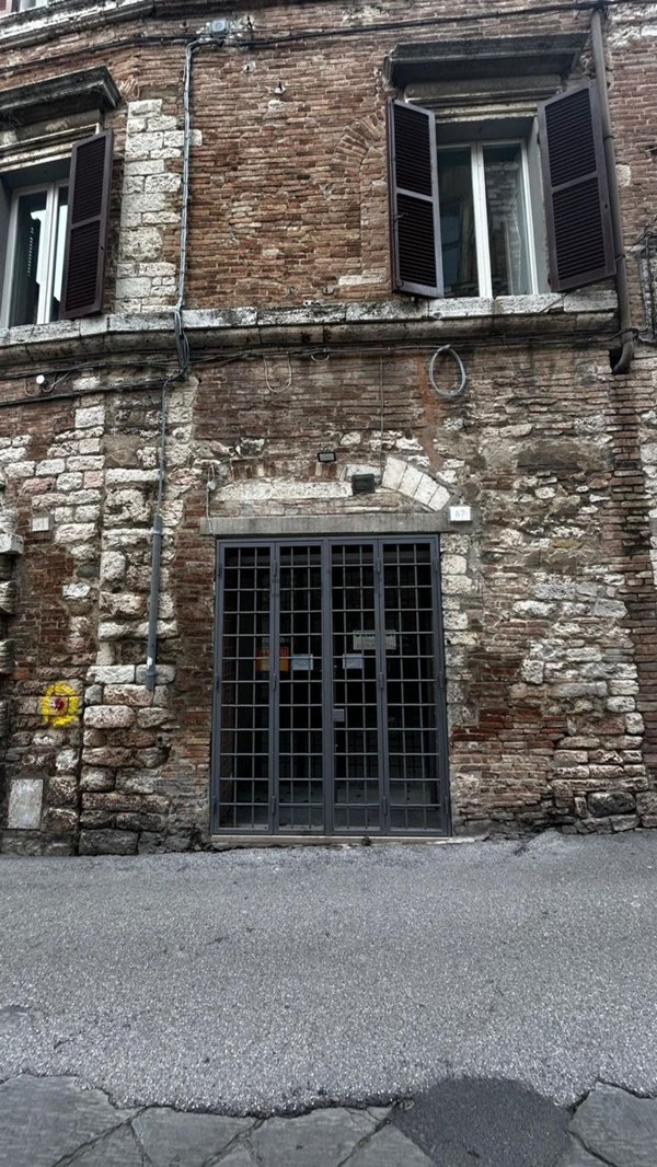 locale commerciale in vendita a Perugia in zona Centro Città