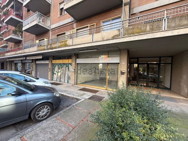 locale commerciale in vendita a Perugia in zona Case Bruciate