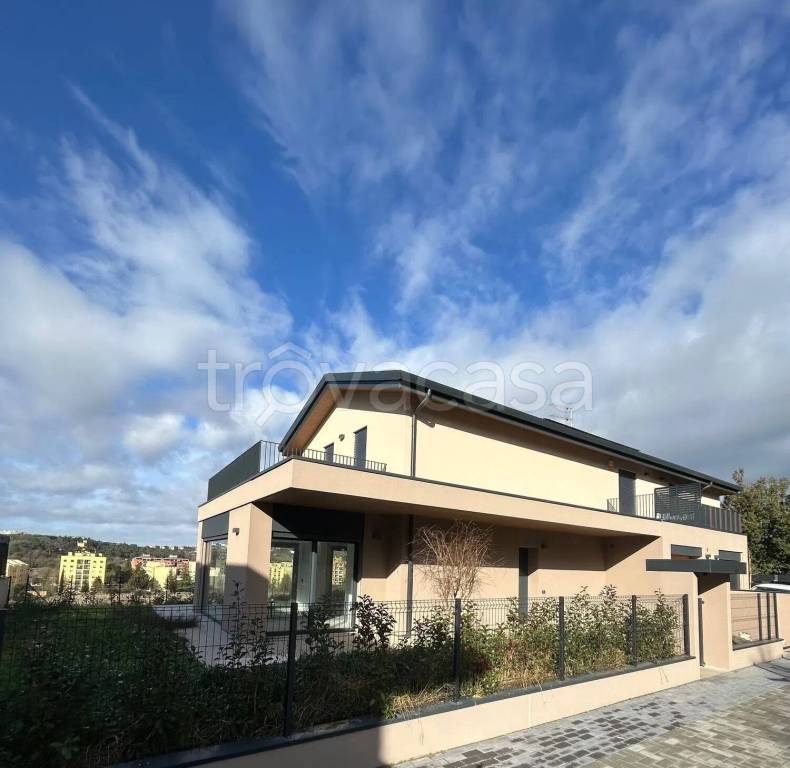 casa indipendente in vendita a Perugia in zona Madonna Alta