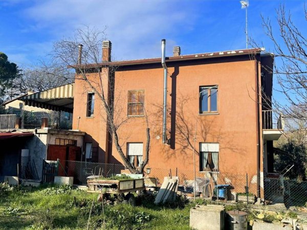 casa indipendente in vendita a Perugia in zona Madonna Alta