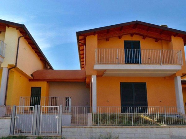 casa indipendente in vendita a Perugia in zona Castel del Piano