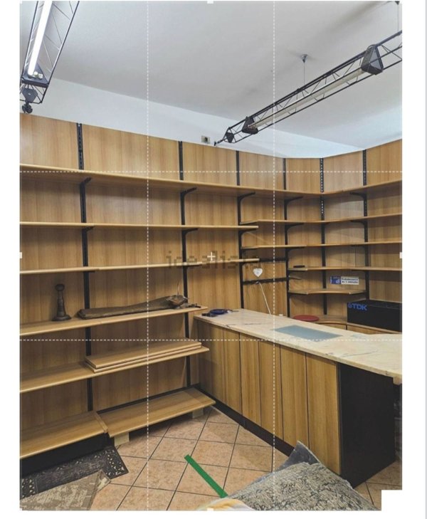 locale commerciale in vendita a Perugia in zona Ferro di Cavallo