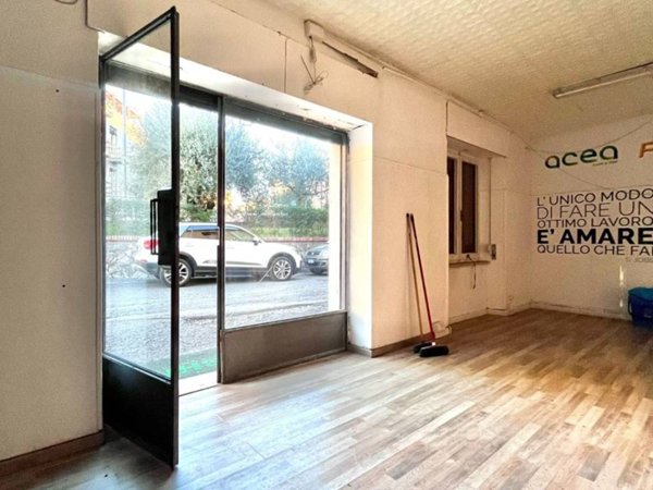 negozio in vendita a Perugia in zona Prepo