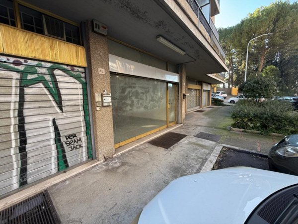 negozio in vendita a Perugia in zona Elce