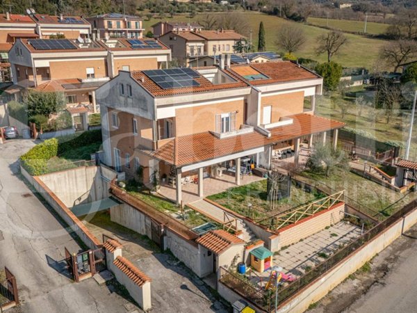 casa indipendente in vendita a Perugia
