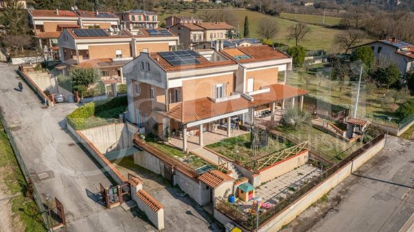 casa indipendente in vendita a Perugia in zona Canneto