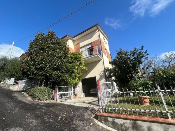 casa indipendente in vendita a Perugia in zona Casaglia