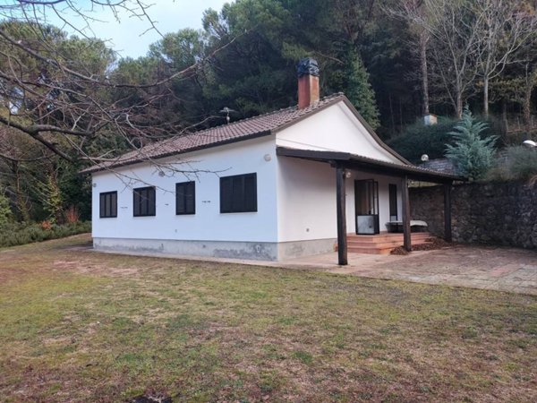 casa indipendente in vendita a Perugia in zona Canneto
