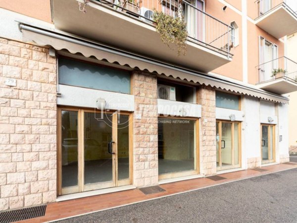 negozio in vendita a Perugia in zona Montebello