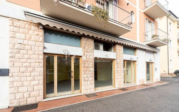 negozio in vendita a Perugia in zona Montebello