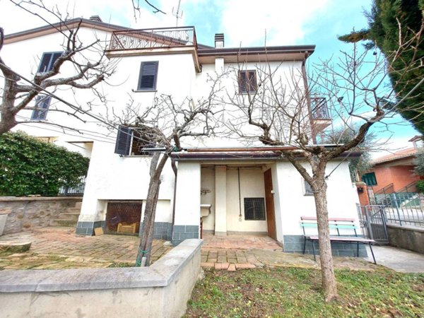 casa indipendente in vendita a Perugia in zona Fontignano