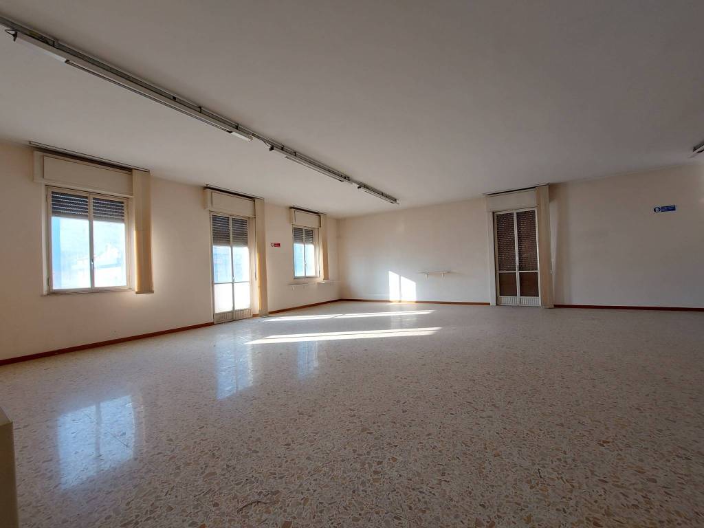 negozio in vendita a Perugia in zona Collestrada