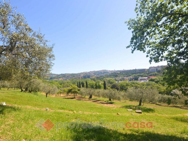 casa indipendente in vendita a Perugia in zona Ferro di Cavallo