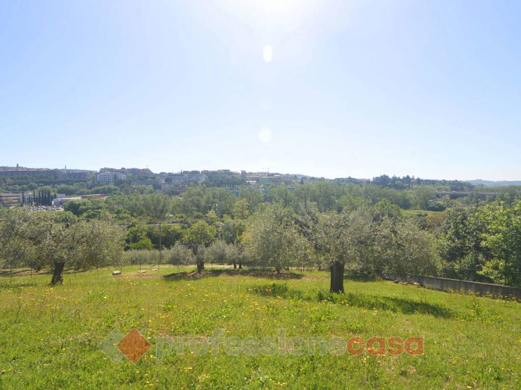 casa indipendente in vendita a Perugia in zona Ferro di Cavallo