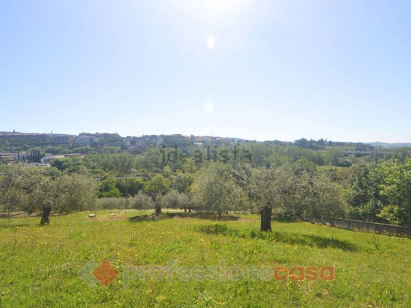 casa indipendente in vendita a Perugia in zona Ferro di Cavallo