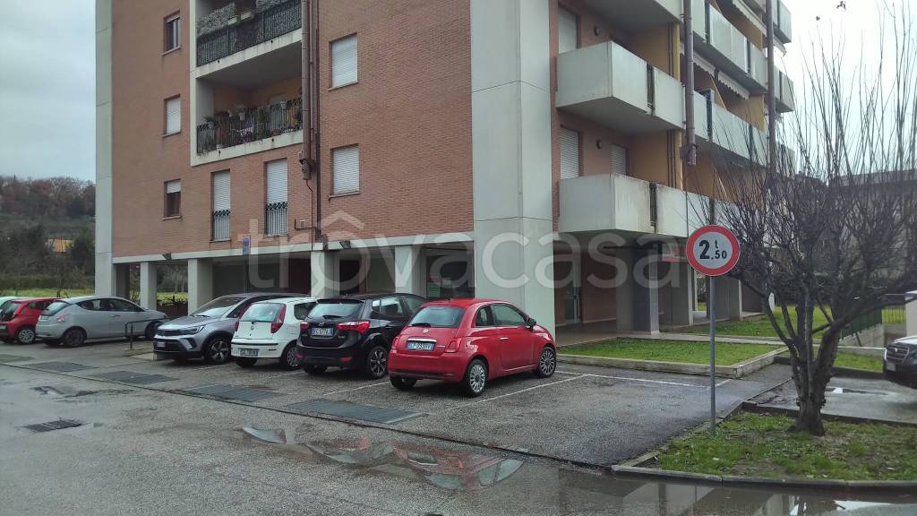 negozio in vendita a Perugia in zona Ponte Felcino