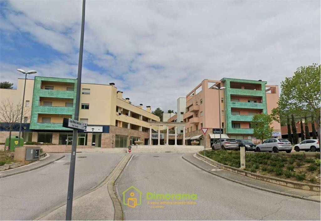 negozio in vendita a Perugia in zona L'Olmo