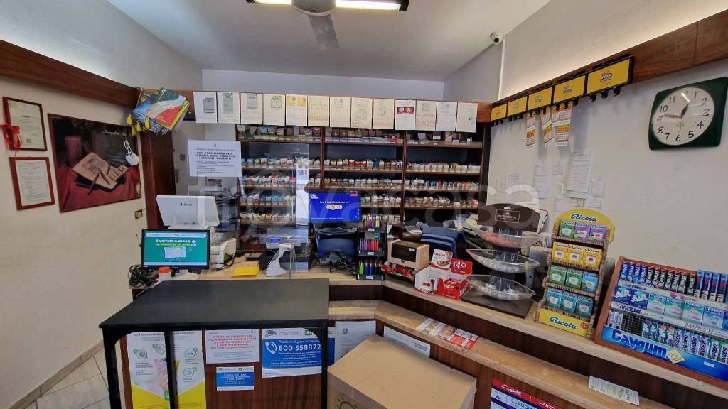 negozio in vendita a Perugia in zona Madonna Alta