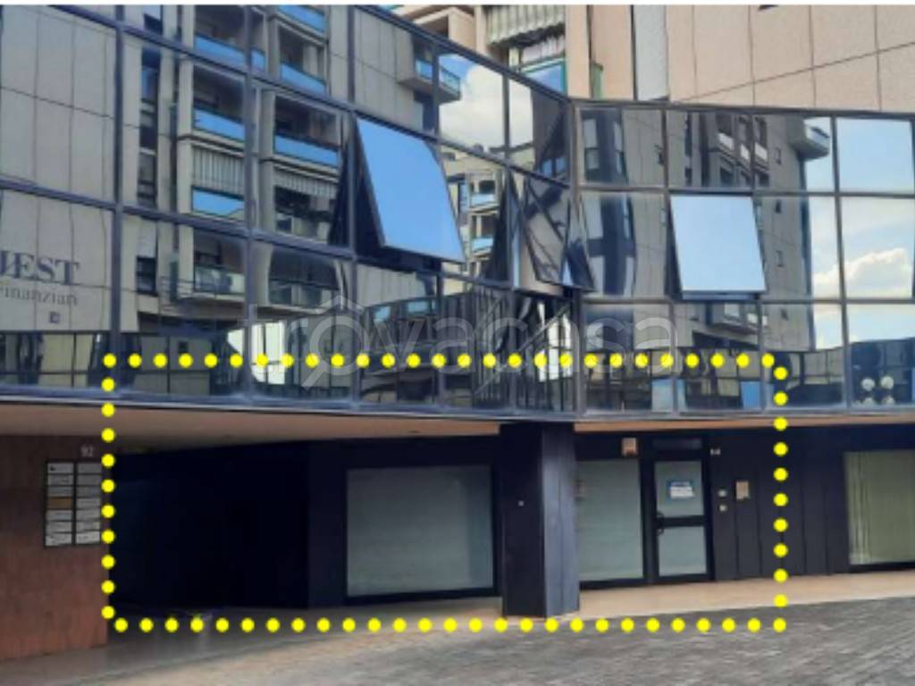 negozio in vendita a Perugia in zona Madonna Alta