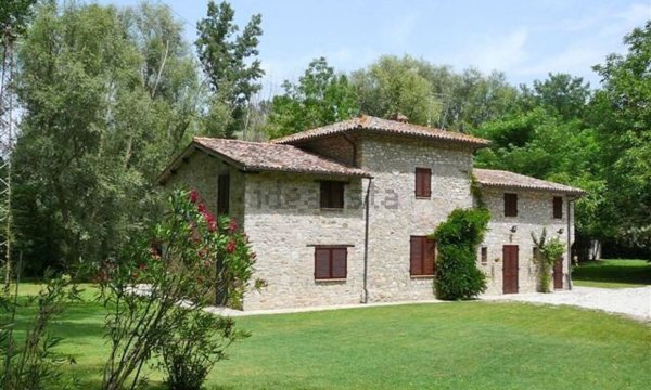 casale in vendita a Perugia in zona Centro Città