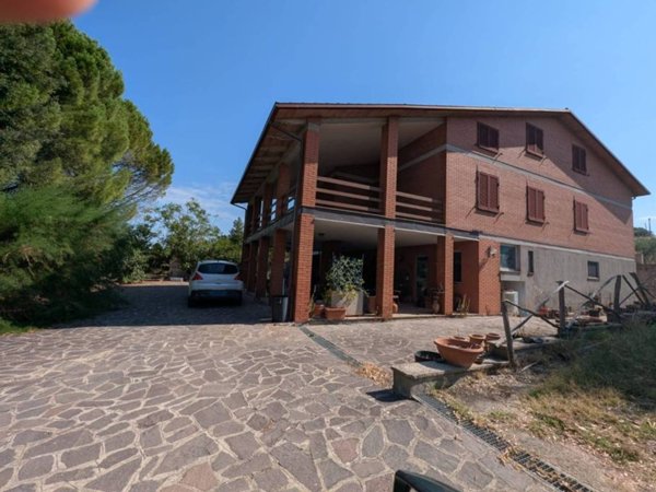 casa indipendente in vendita a Perugia in zona Castel del Piano