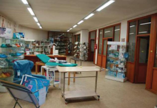 locale commerciale in vendita a Perugia in zona Prepo