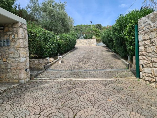 casa indipendente in vendita a Perugia in zona Ferro di Cavallo