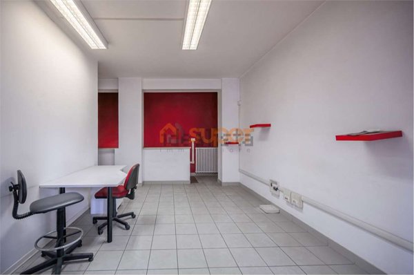 locale commerciale in vendita a Perugia in zona XX Settembre