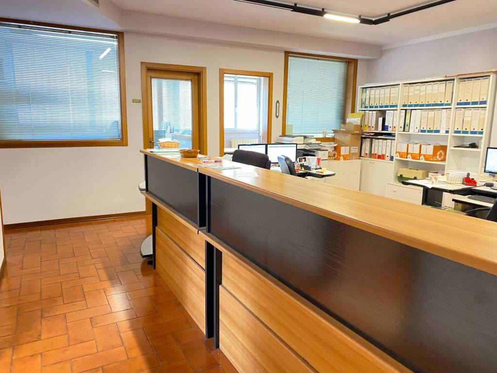 ufficio in vendita a Perugia in zona Madonna Alta