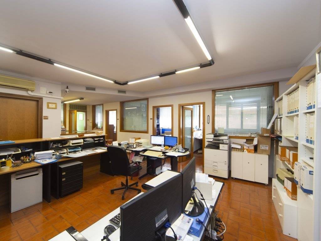 ufficio in vendita a Perugia in zona Madonna Alta
