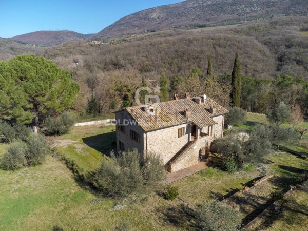 casale in vendita a Perugia in zona Colle Umberto I