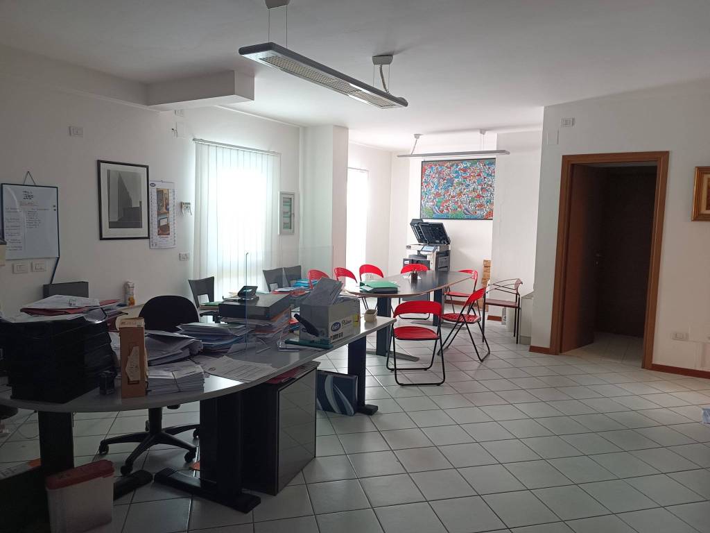 ufficio in vendita a Perugia in zona Madonna Alta