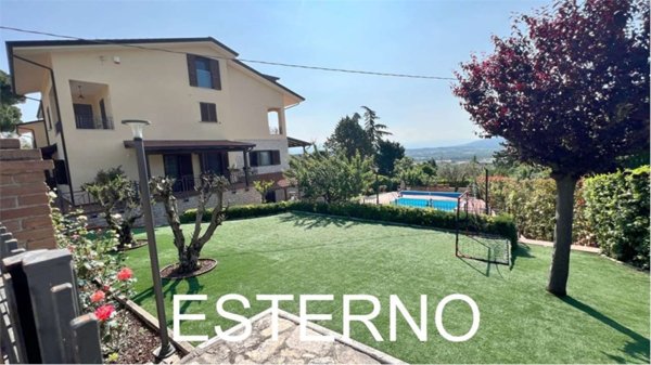 casa indipendente in vendita a Perugia in zona Montebello