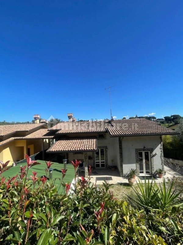 casa indipendente in vendita a Perugia in zona Montebello