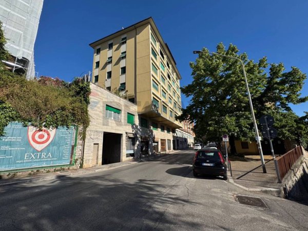 negozio in vendita a Perugia in zona Elce