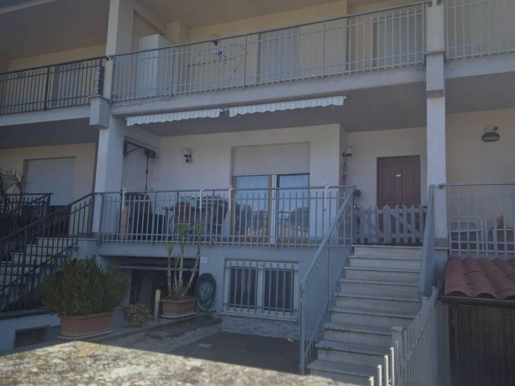 casa indipendente in vendita a Perugia in zona Parlesca