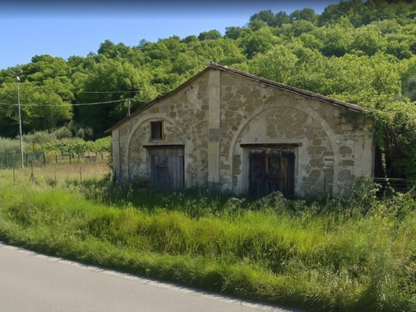 locale commerciale in vendita a Perugia in zona Villa Pitignano