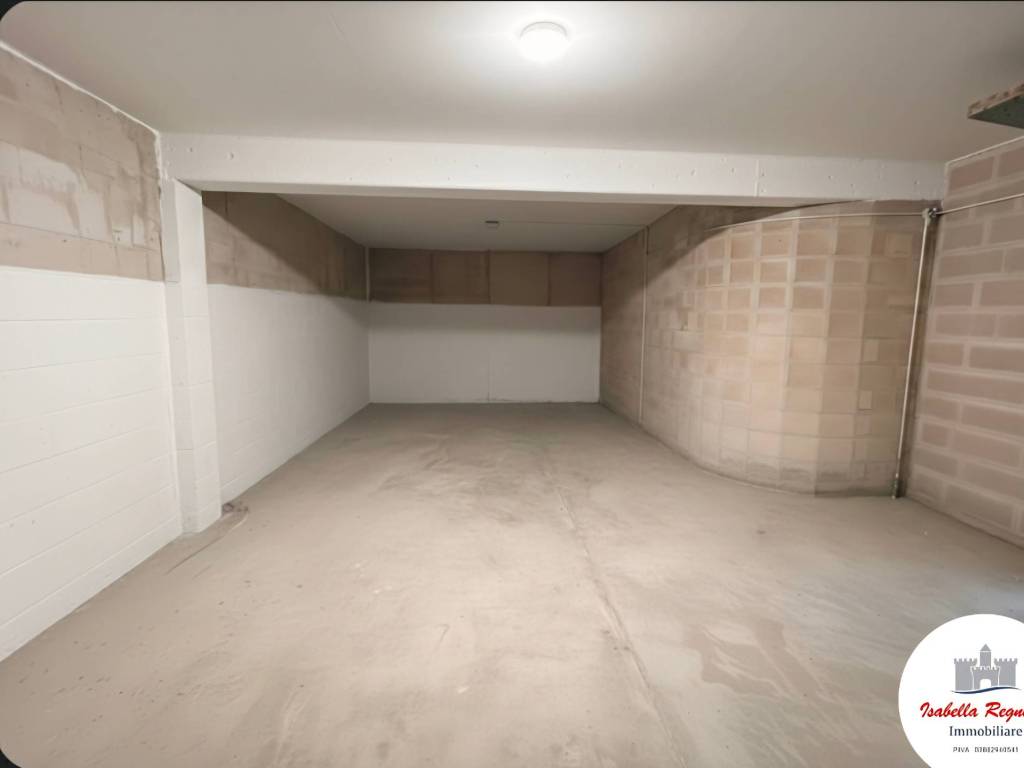 locale di sgombero in vendita a Perugia in zona Ponte Felcino