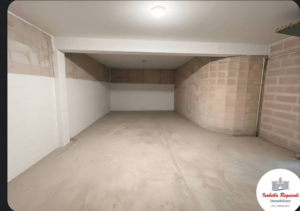 locale di sgombero in vendita a Perugia in zona Ponte Felcino