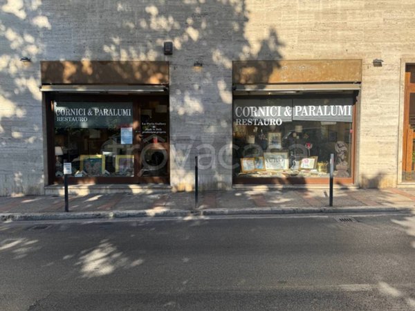 negozio in vendita a Perugia in zona Centro Città