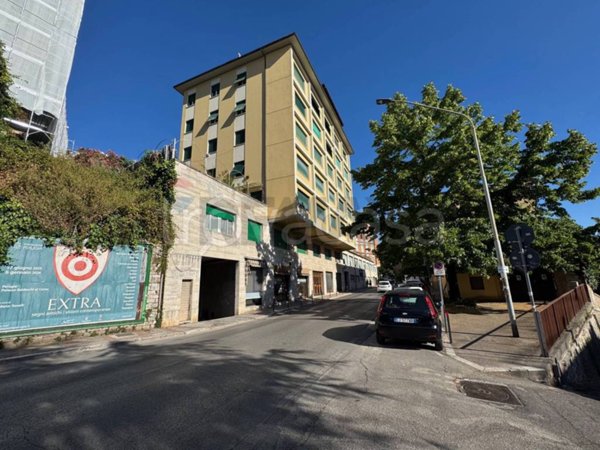 negozio in vendita a Perugia in zona Centro Città