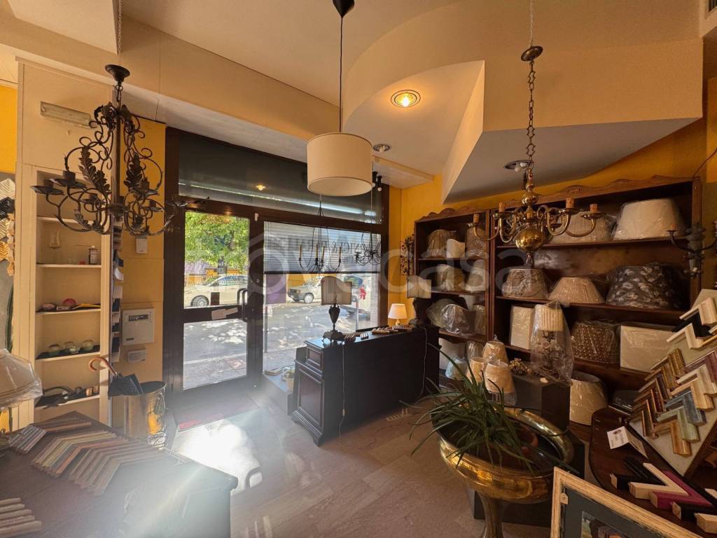 negozio in vendita a Perugia in zona Centro Città