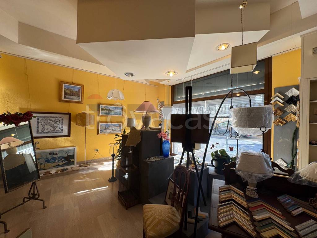 negozio in vendita a Perugia in zona Centro Città