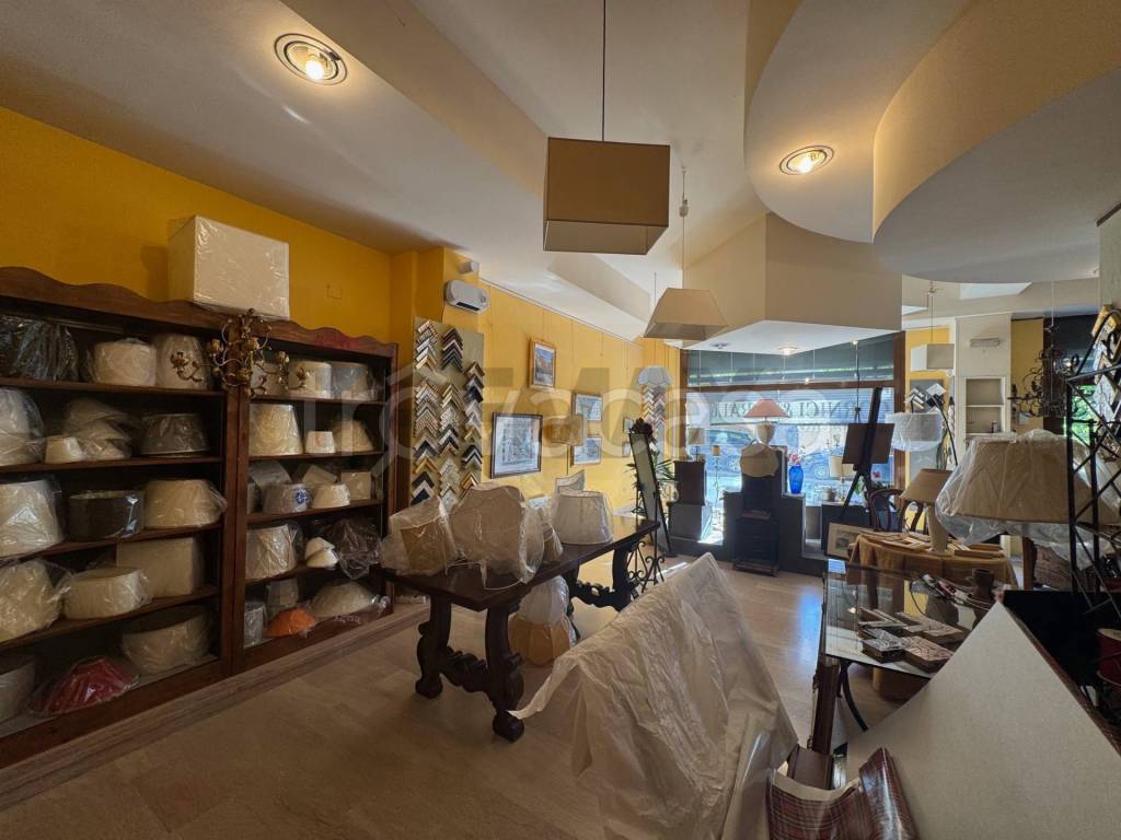 negozio in vendita a Perugia in zona Centro Città