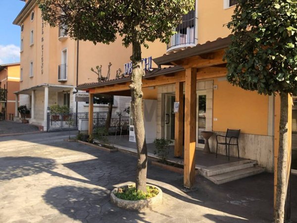 negozio in vendita a Perugia in zona Ferro di Cavallo