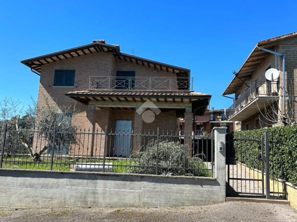 casa indipendente in vendita a Perugia in zona Montebello